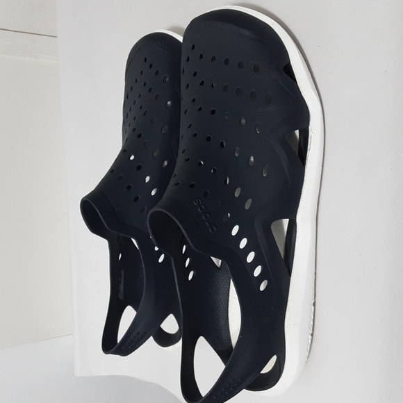 Crocs Iconic Men's Swiftwater Wave Sandal - Picture 5 of 9